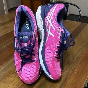 ASICS womens running shoe